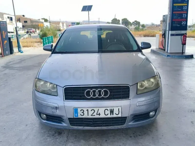 Usado Audi A3 Ambition 105 CV (77 kW) 2004 Gris / plata Utilitario