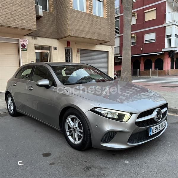 Usado Mercedes A180 116 CV (85 kW) 2020 Gris / plata Berlina