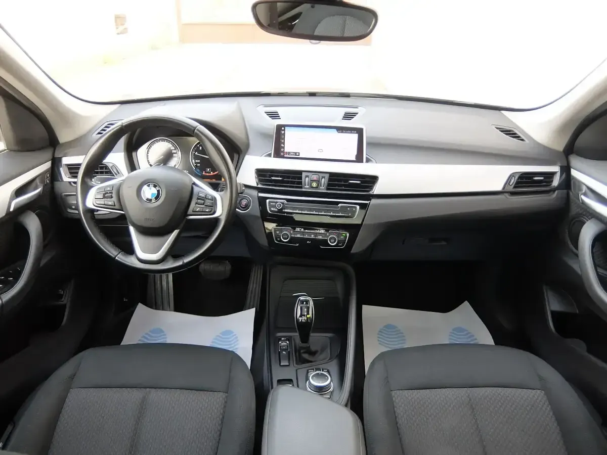 Usado BMW X1 Advantage 140 CV (102 kW) 2021 Gris / plata SUV