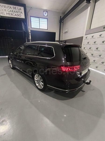 Usado VW Passat Executive 122 CV (89 kW) 2021 Gris / plata Familiar