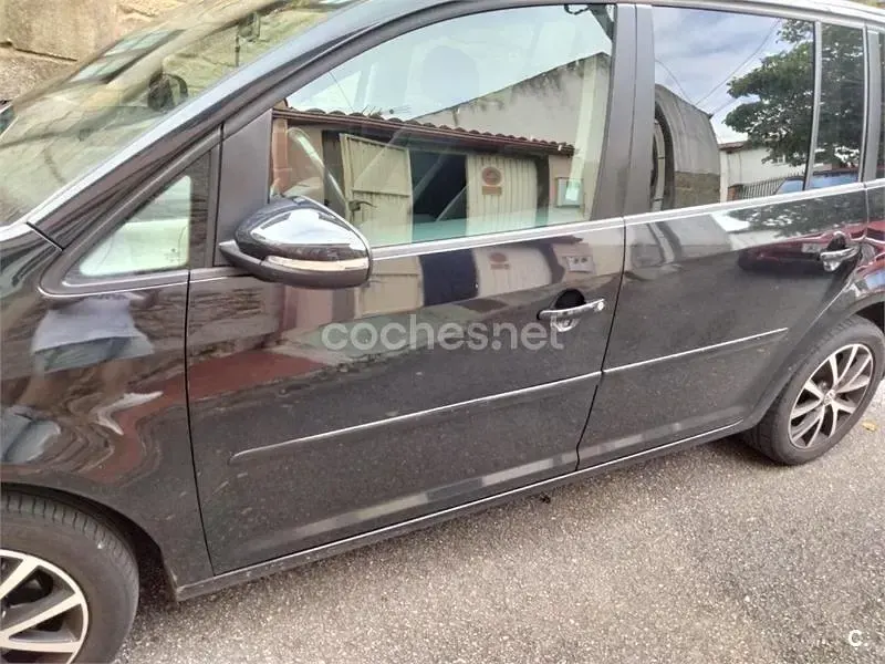 Usado VW Touran Advance 105 CV (77 kW) 2011 Negro Monovolumen