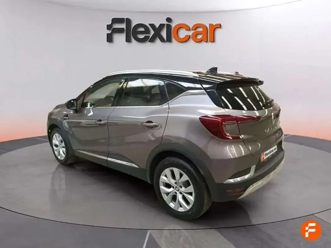 Usado Renault Captur Zen 91 CV (66 kW) 2022 Gris SUV