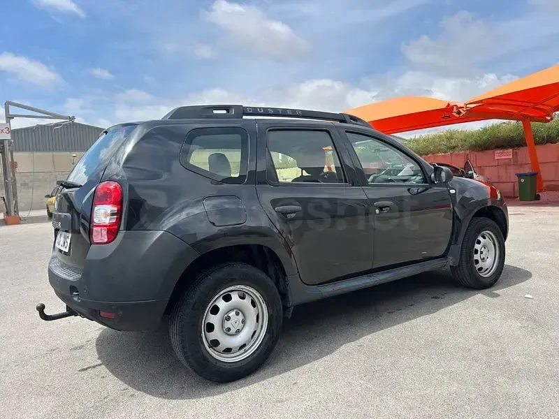 Usado Dacia Duster Ambiance 90 CV (66 kW) 2016 Negro SUV