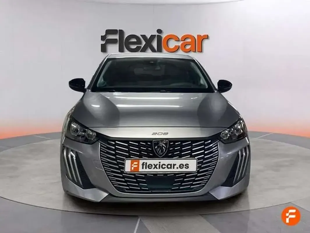 Usado Peugeot 208 Allure 101 CV (74 kW) 2025 Gris Utilitario