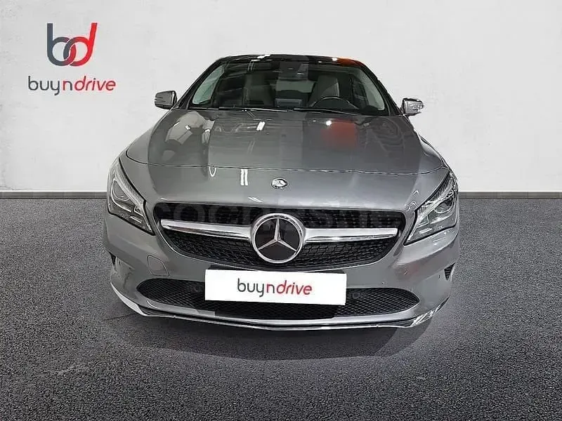 Usado Mercedes CLA200 Shooting Brake 156 CV (114 kW) 2016 Gris / plata Familiar