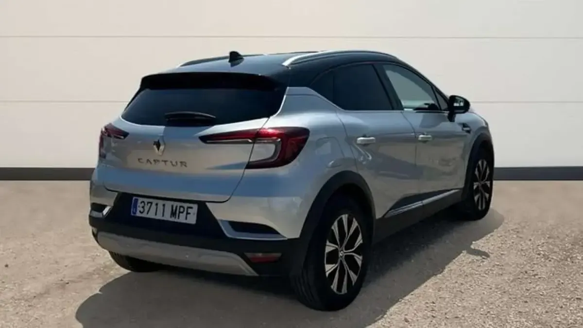 Usado Renault Captur Techno 90 CV (66 kW) 2024 Gris SUV