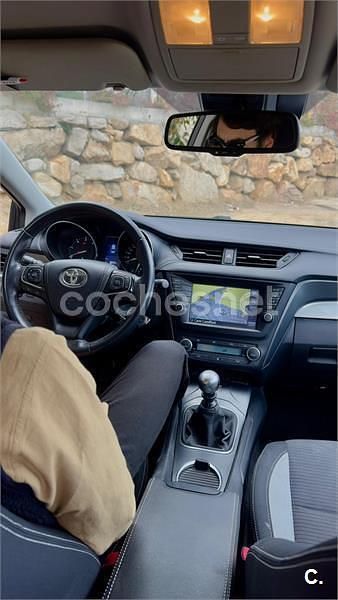 Usado Toyota Avensis Advance 143 CV (105 kW) 2017 Negro Familiar