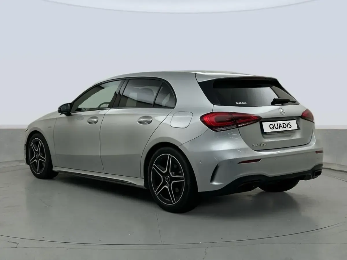 Usado Mercedes A150 150 CV (110 kW) 2022 Gris plata