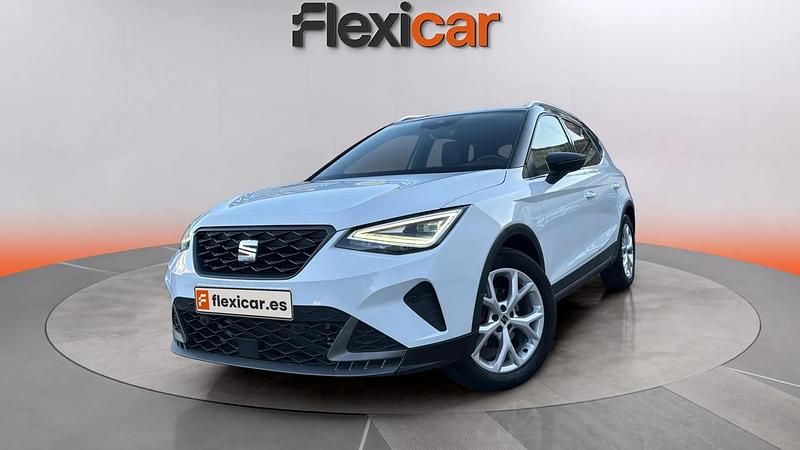 Usado Seat Arona FR 150 CV (110 kW) 2023 Blanco SUV