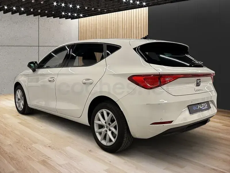 Usado Seat Leon Style 115 CV (84 kW) 2021 Blanco Berlina