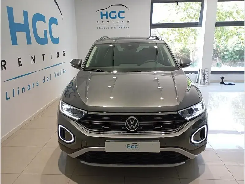 Usado VW T-Roc 115 CV (84 kW) 2025 Gris / plata SUV