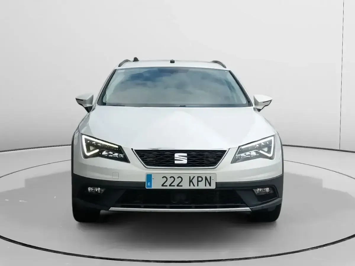 Usado Seat Leon 4Drive 150 CV (110 kW) 2018 Blanco Familiar