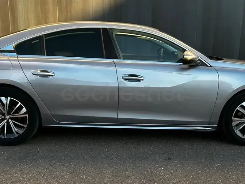 Usado Peugeot 508 Active 131 CV (96 kW) 2021 Gris / plata Berlina
