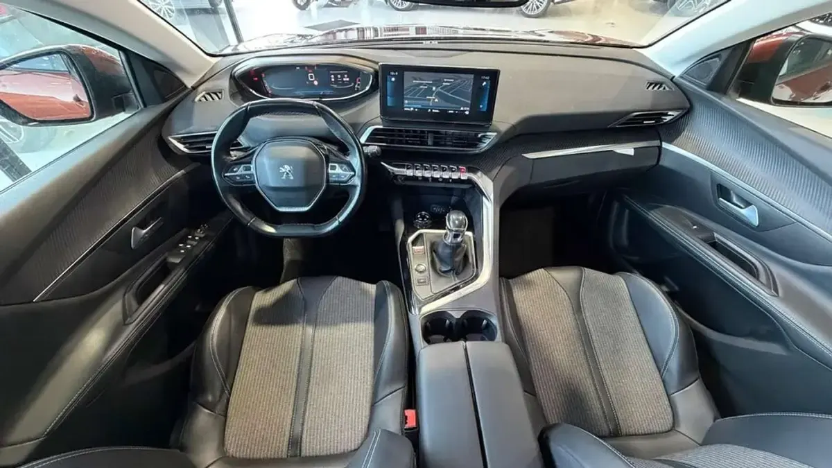 Usado Peugeot 5008 Active 130 CV (95 kW) 2021 Naranja SUV