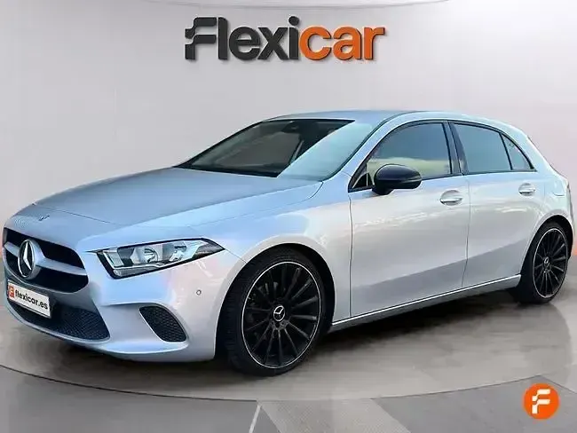 Usado Mercedes A180 116 CV (85 kW) 2019 Gris Berlina