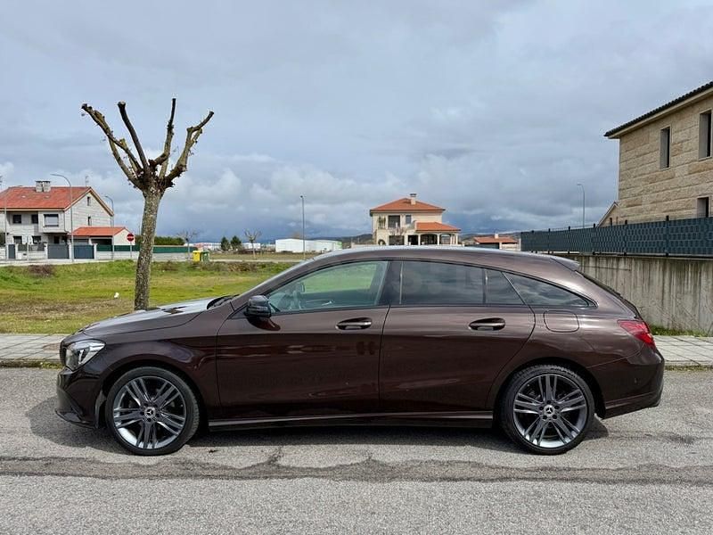 Usado Mercedes CLA180 Shooting Brake 122 CV (89 kW) 2018 Marrón Familiar
