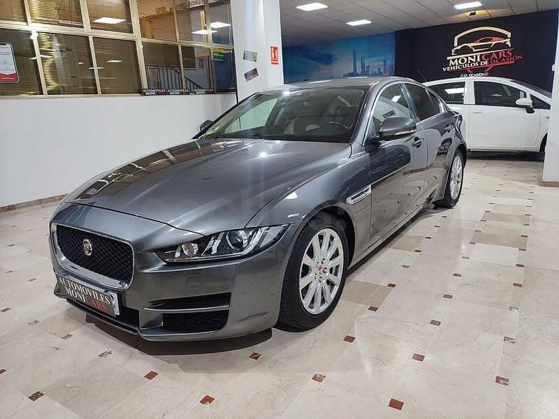 Usado Jaguar XE Pure 180 CV (132 kW) 2016 Gris / plata Berlina