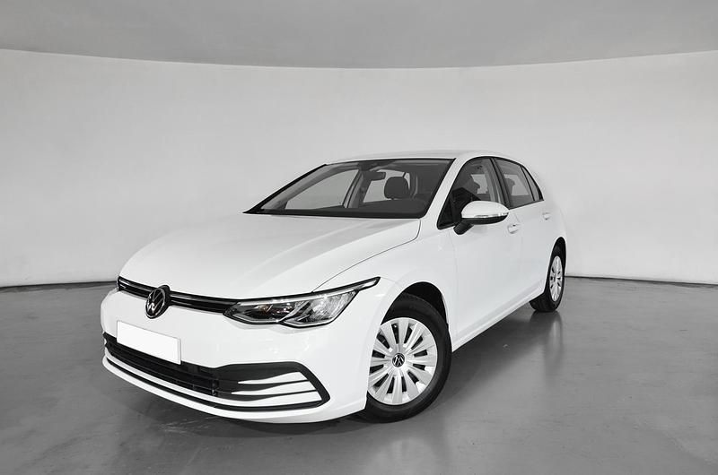 Blanco puro Usado 2022 VW Golf VIII Trendline Utilitario | 17.990 € (Buen precio) - Imagen 1/4