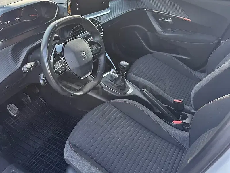 Usado Peugeot 2008 Active 110 CV (80 kW) 2021 Blanco SUV