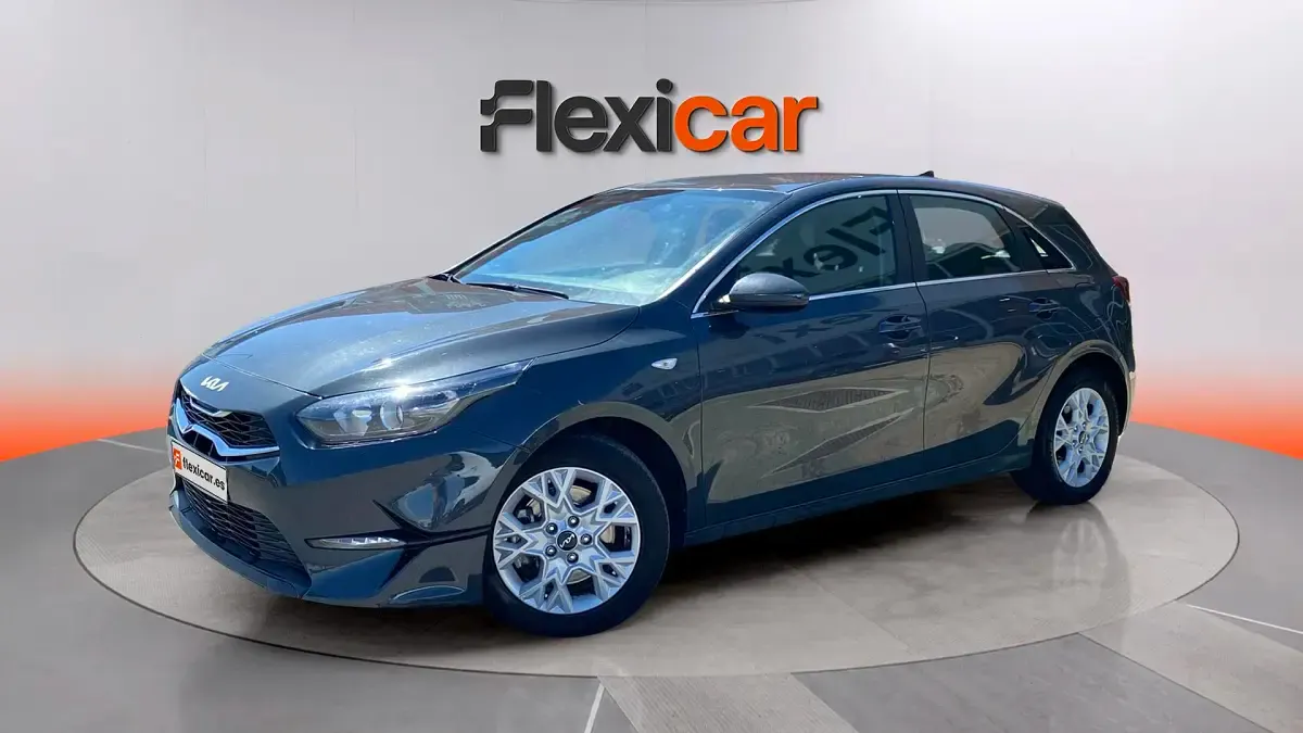 Usado Kia Ceed 136 CV (100 kW) 2023 Gris Utilitario