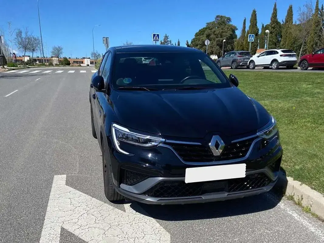 Usado Renault Arkana RS Line 139 CV (102 kW) 2022 Negro SUV
