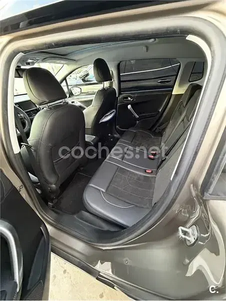 Usado Peugeot 2008 Allure 110 CV (80 kW) 2017 Gris / plata SUV