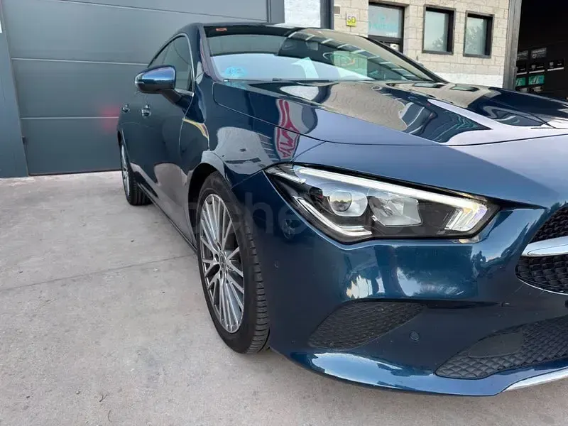 Usado Mercedes CLA220 Shooting Brake 190 CV (139 kW) 2022 Azul Familiar
