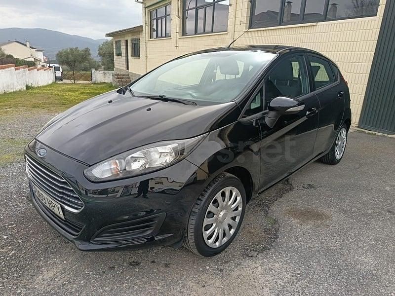 Usado Ford Fiesta Trend 75 CV (55 kW) 2013 Negro Utilitario