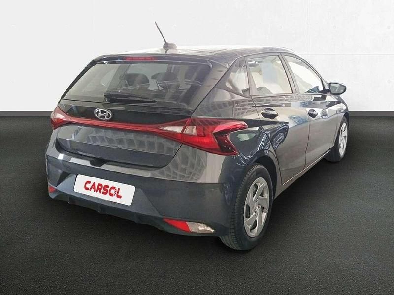 Usado Hyundai i20 101 CV (74 kW) 2022 Gris Berlina