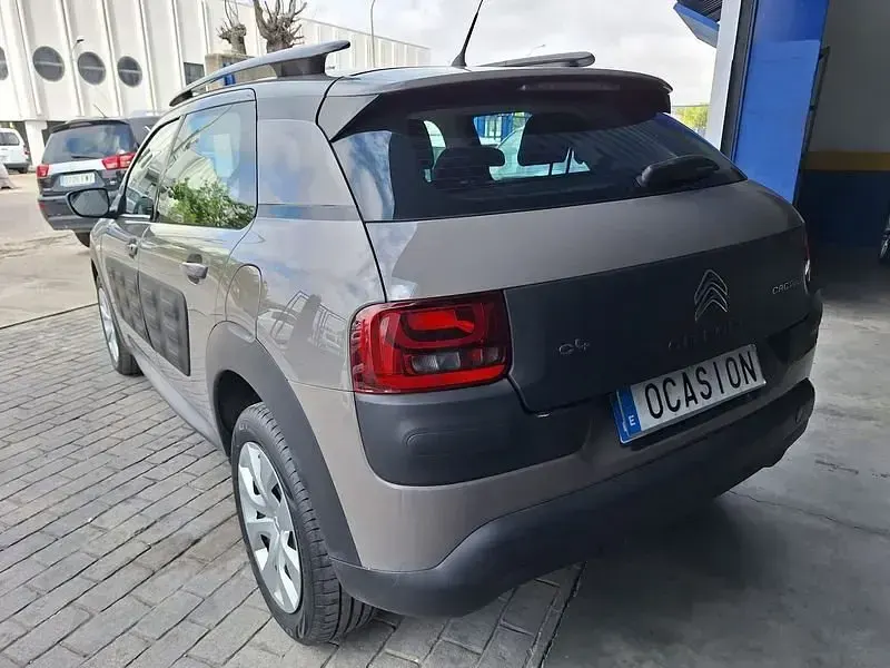 Usado Citroën C4 Cactus Feel 82 CV (60 kW) 2017 Gris Utilitario