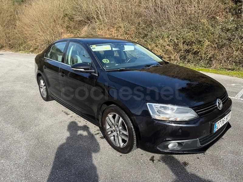 Usado VW Jetta Advance 105 CV (77 kW) 2014 Negro Berlina