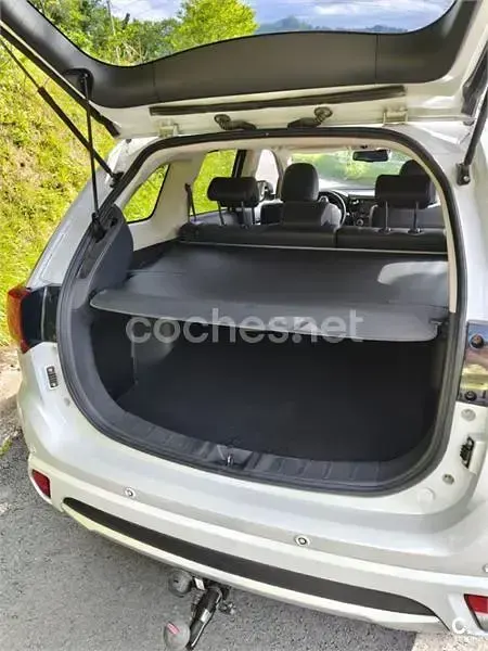 Usado Mitsubishi Outlander P-HEV 203 CV (149 kW) 2016 Blanco SUV
