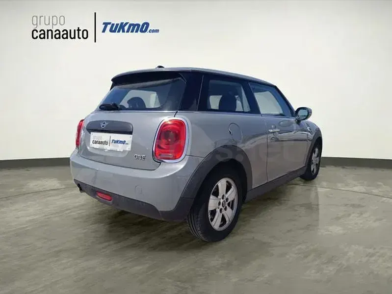 Usado Mini ONE 102 CV (75 kW) 2019 Gris / plata Utilitario