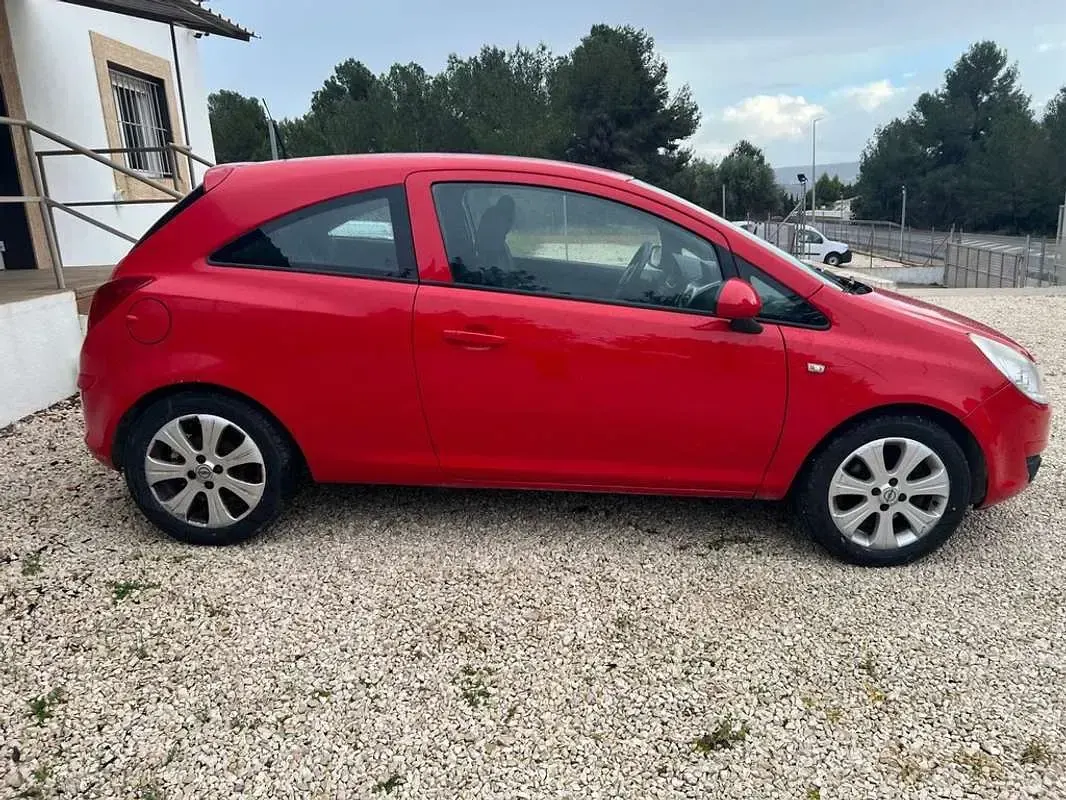 Usado Opel Corsa Enjoy 90 CV (66 kW) 2008 Rojo Utilitario