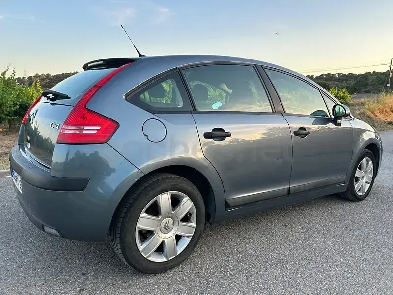 Usado Citroën C4 92 CV (67 kW) 2006 Gris / plata Berlina
