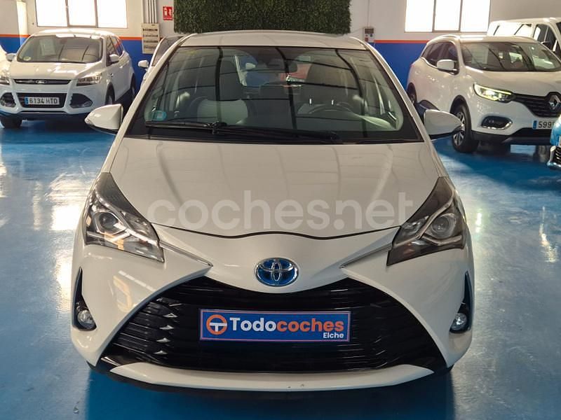 Usado Toyota Yaris Hybrid Advance 100 CV (73 kW) 2018 Blanco Berlina