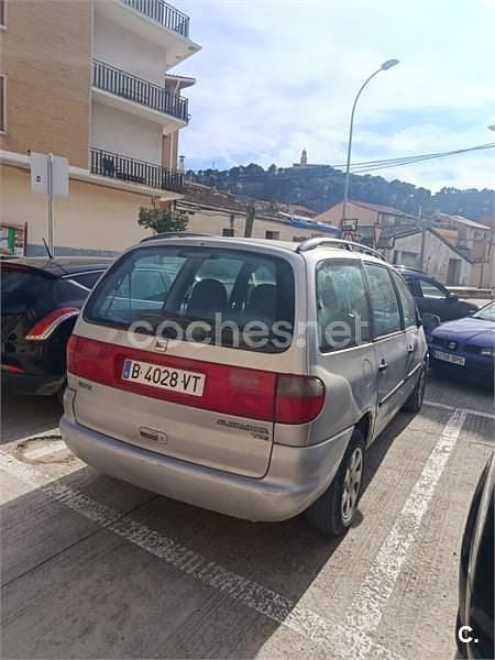 Usado Seat Alhambra 110 CV (80 kW) 1999 Gris / plata Monovolumen