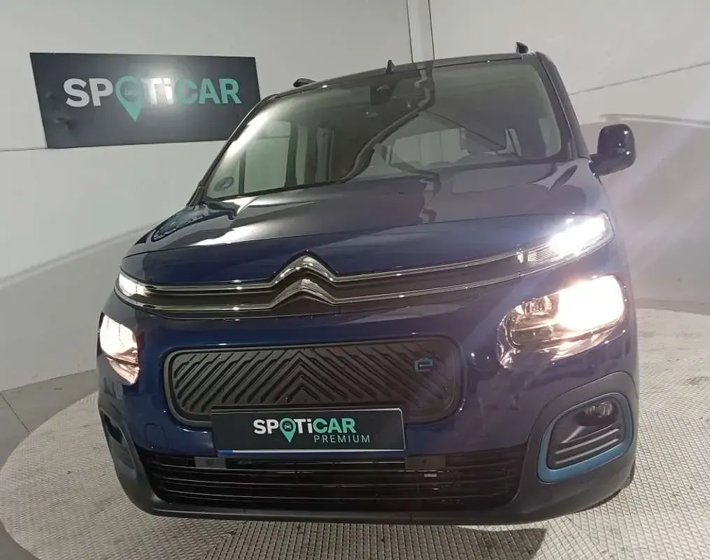 Usado Citroën Berlingo Shine 100 kW (136 CV) 2024 Azul Monovolumen