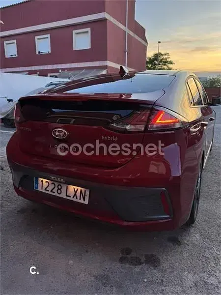 Usado Hyundai Ioniq 141 CV (103 kW) 2022 Rojo Utilitario