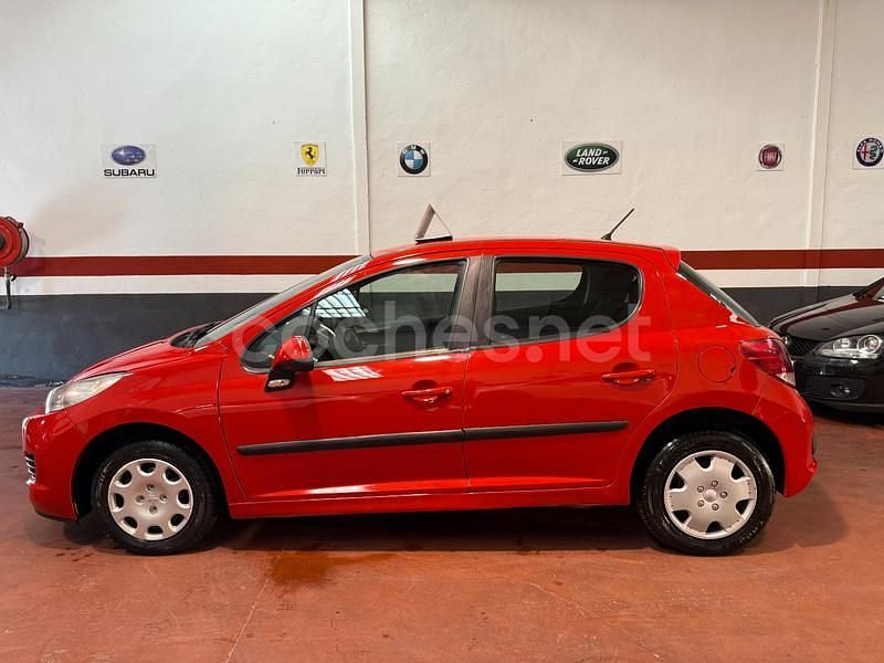 Usado Peugeot 207 Access 75 CV (55 kW) 2011 Rojo Berlina
