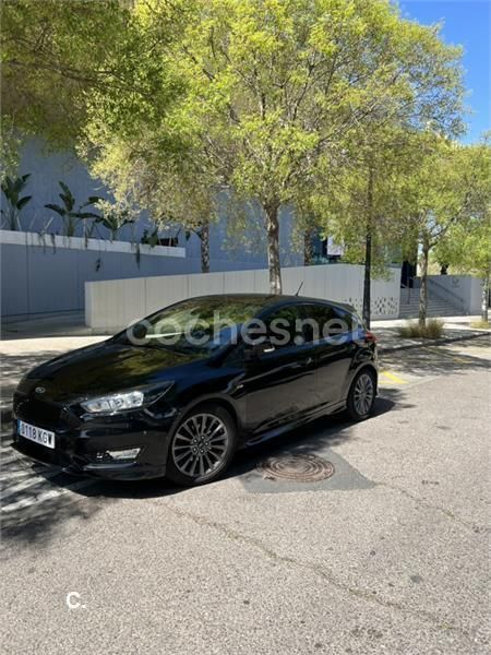 Usado Ford Focus ST-Line 125 CV (91 kW) 2018 Negro Berlina
