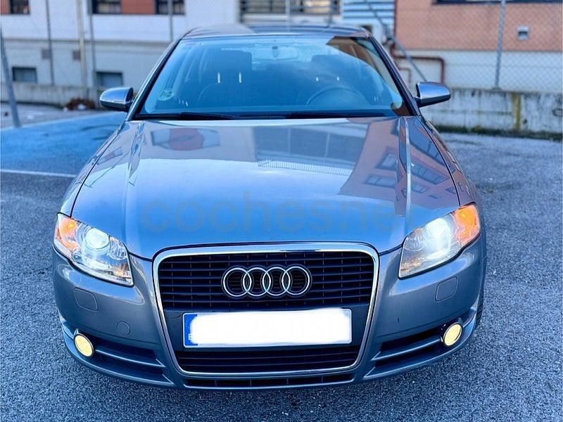 Usado Audi A4 140 CV (102 kW) 2006 Gris / plata Berlina