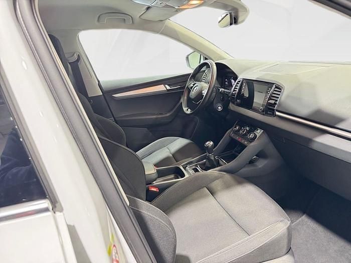 Usado Skoda Karoq Ambition 115 CV (84 kW) 2022 Blanco SUV