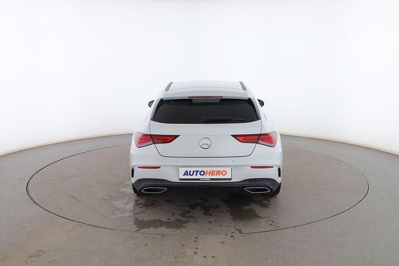 Usado Mercedes CLA200 Shooting Brake AMG line 150 CV (110 kW) 2020 Blanco Familiar