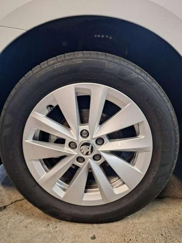 Usado Skoda Scala Ambition 95 CV (69 kW) 2023 Blanco Utilitario