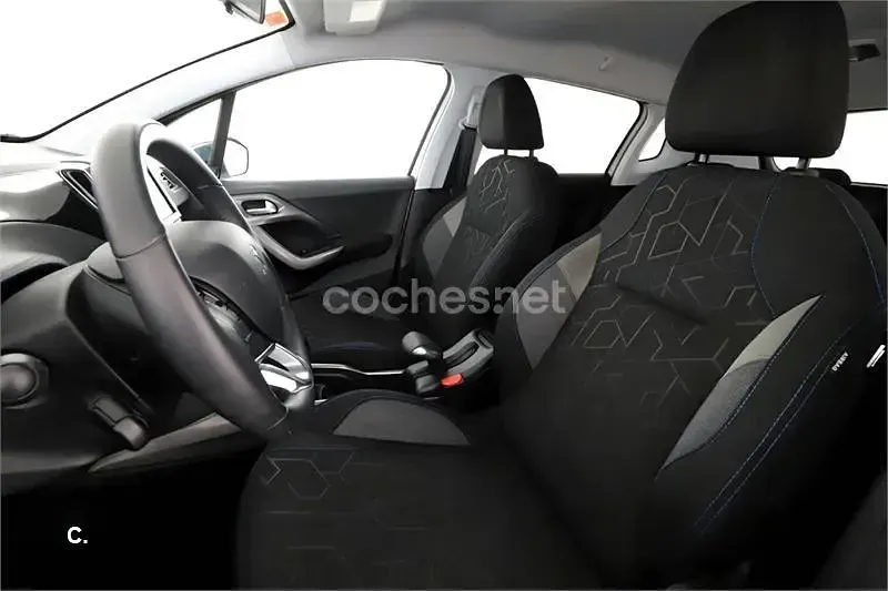 Usado Peugeot 2008 Signature Sky 82 CV (60 kW) 2018 Blanco SUV