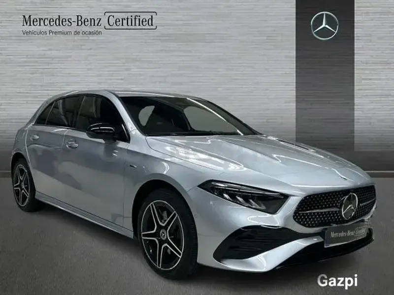 Usado Mercedes A250 218 CV (160 kW) 2025 Gris / plata Berlina
