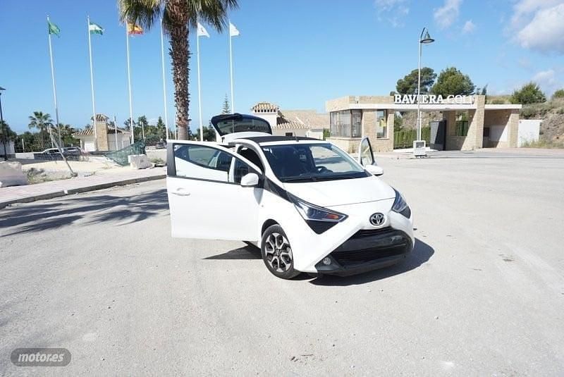 Blanco Usado 2019 Toyota Aygo X-play Utilitario | 10.900 € (Buen precio) - Imagen 1/4