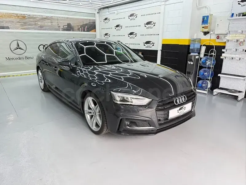 Usado Audi A5 Sportback Sport 170 CV (125 kW) 2018 Gris / plata Utilitario