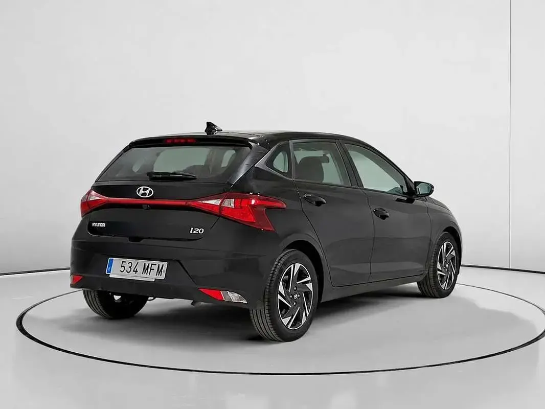 Usado Hyundai i20 101 CV (74 kW) 2023 Negro Utilitario